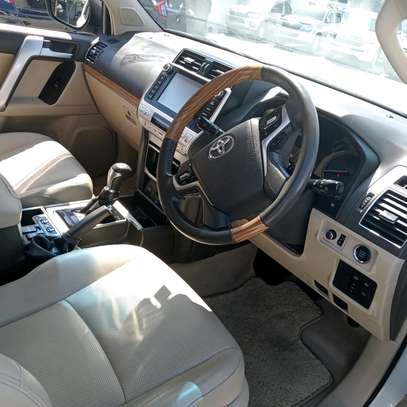 TOYOTA LAND CRUISER PRADO TXL. image 8