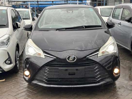 Toyota vitz black image 5