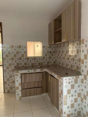 2 bedroom apartment all ensuite onngong road image 6