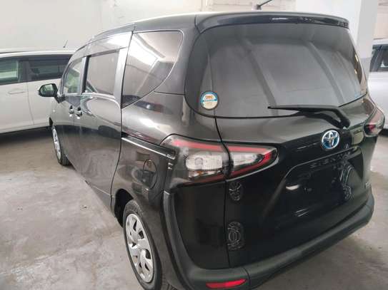 Toyota Sienta hybrid black colour on sale image 2
