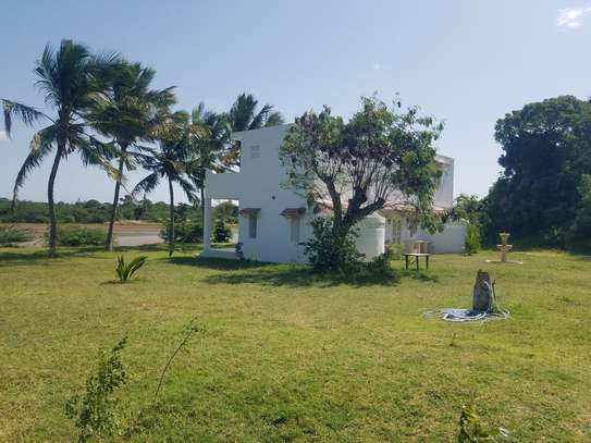 4 Bed House with En Suite in Malindi image 4