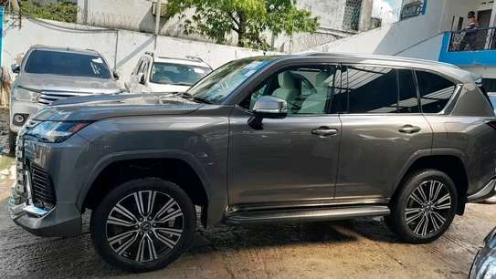 Lexus Lx600 2023 Petrol image 8