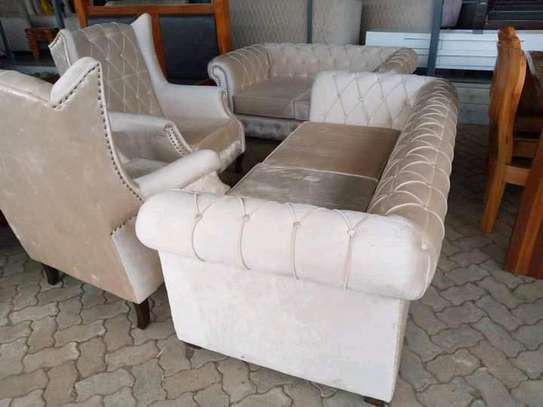 7 seatre Chestea image 3