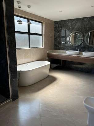 5 bedroom plus DSQ for rent in Lavington image 6