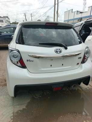 Toyota vitz G'S image 2