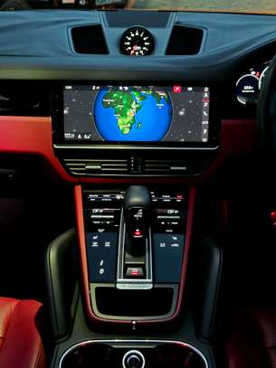 Porsche Cayenne Luxury SUV Black Excellent Condition image 4