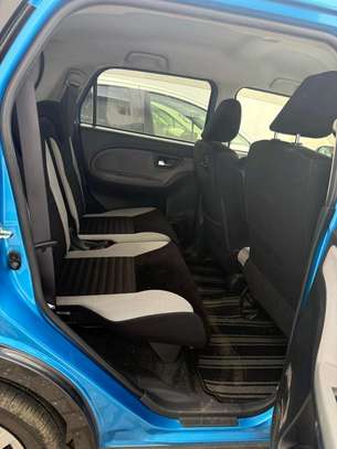 Daihatsu cast image 3