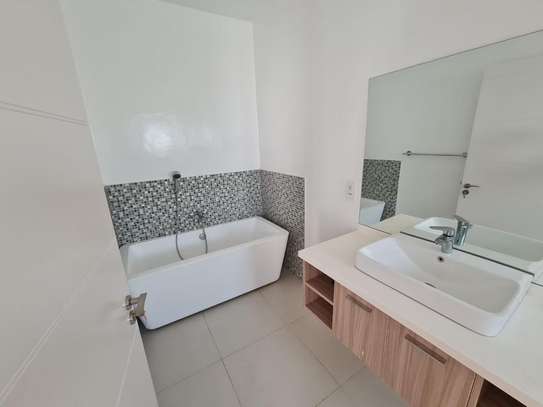 4 Bed Apartment with En Suite in Lavington image 16