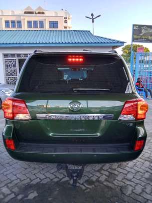 Toyota land cruiser v8 image 5