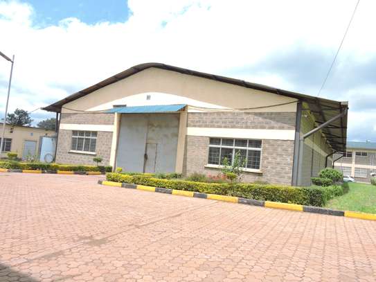 7,000 ft² Warehouse with Parking in Kikuyu Town image 3