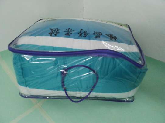 Cosy and warm Duvet 5 x 6, free delivery within Nakuru city image 1