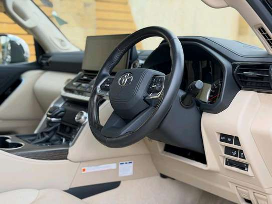 2022 Toyota land cruiser ZX diesel image 3
