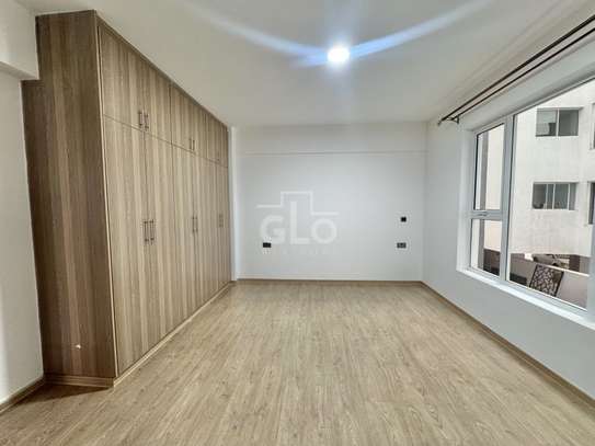 4 Bed Apartment with En Suite in Parklands image 9