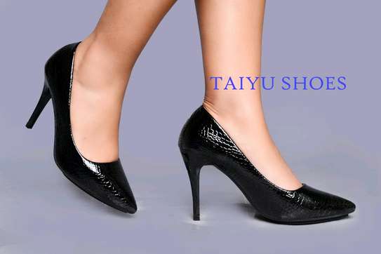 Sharp heel outlet