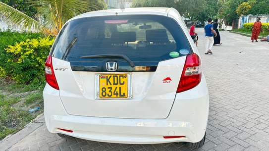 Honda Fit white KDC image 1