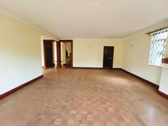 4 Bed House with En Suite in Spring Valley image 10