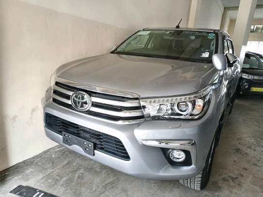 Toyota Hilux double cabin 2019 image 2