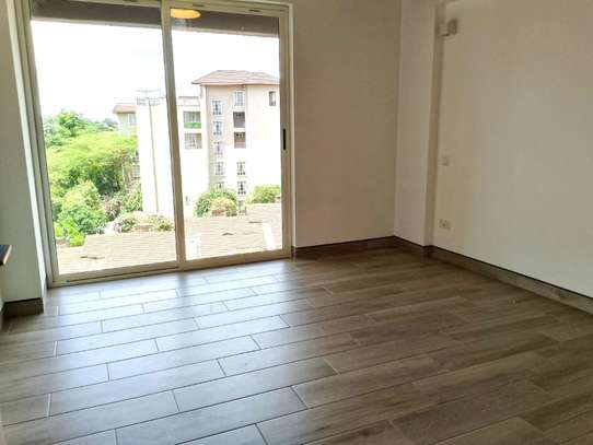 3 Bed Apartment with En Suite in Kilimani image 12