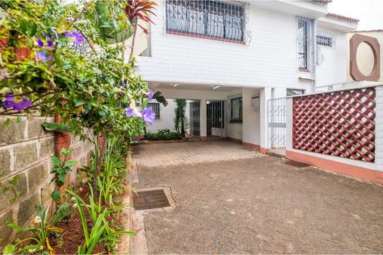 4 Bed Villa with Garden in Kilimani image 4