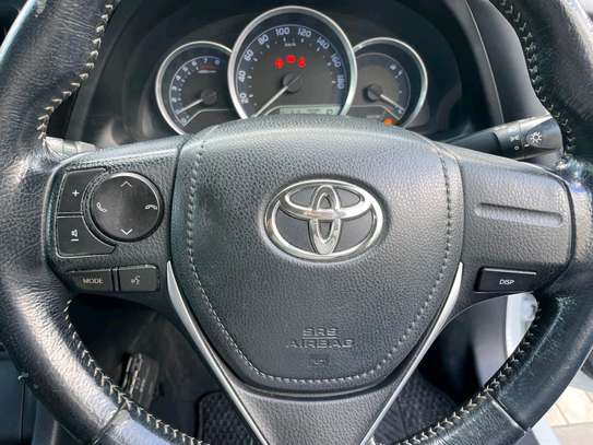 Toyota auris new shape new number image 2