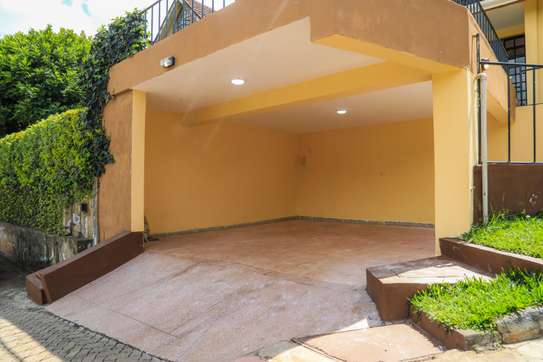 4 Bed House with En Suite in Redhill image 32