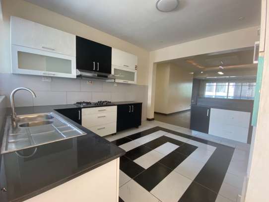 4 bedroom apartment for rent in Kileleshwa image 4