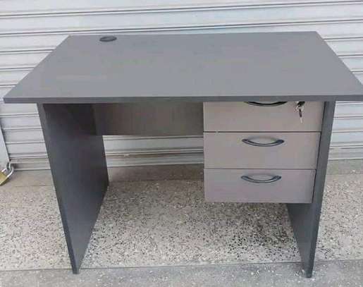 Modern  model super quality office tables image 7
