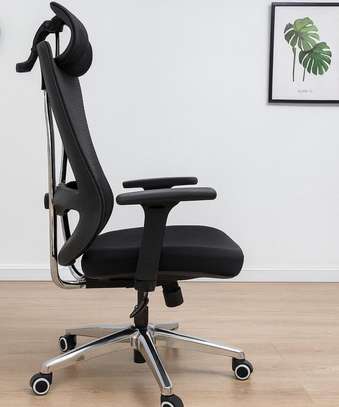 Office Chair:  Black Modern Mesh Seat image 4