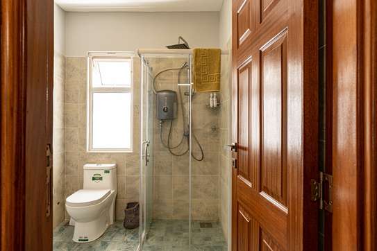 Furnished 2 Bed Apartment with En Suite in Kileleshwa image 7