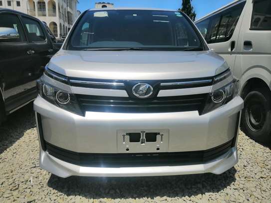 Toyota Voxy image 1