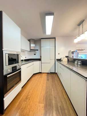 Serviced 2 Bed Apartment with En Suite in Kilimani image 9