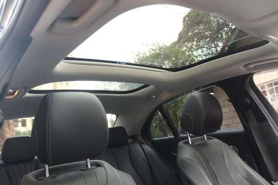 MERCEDES BENZ E400 SUNROOF 2017 68,000 KMS image 5