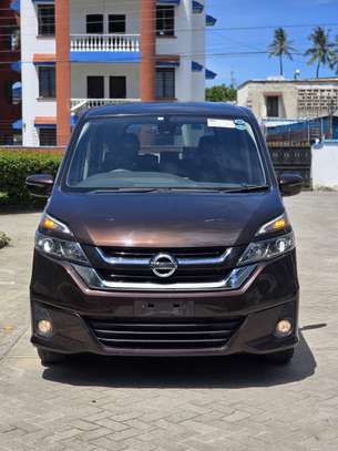 Nissan Serena Hybrid image 2