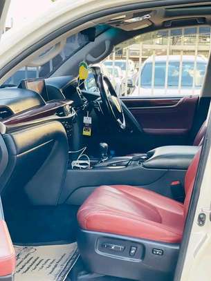 2017 Lexus LX 570 image 4