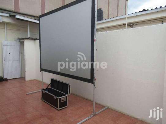 rear screen for hire image 1