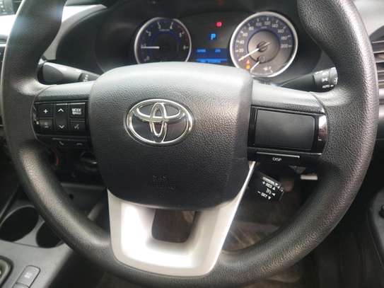 Hilux double cabin 2015 image 7