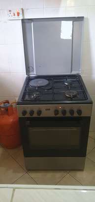 Von Hotpoint 3gas + 1electric oven cooker image 1