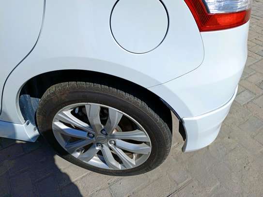 Suzuki swift pearl white image 8