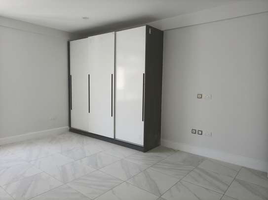Serviced 3 Bed Apartment with Swimming Pool in Rhapta Road image 2