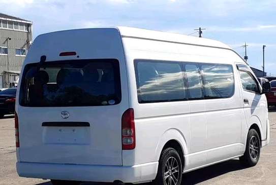 TOYOTA HIACE 9L AUTO DIESEL 18 SEATER. image 2