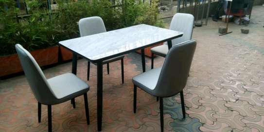 Dinning table image 3
