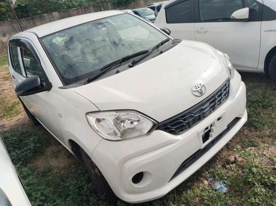 Toyota passo white on offer sale image 3
