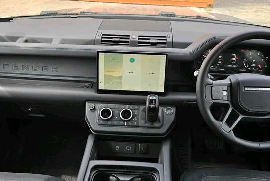 Land Rover Defender 110 2024 image 4