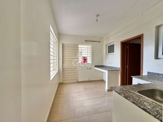 3 Bed Apartment with En Suite in Lavington image 6