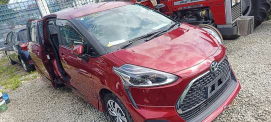 Toyota Sienta hybrid Redwine 2019 7 seater image 3