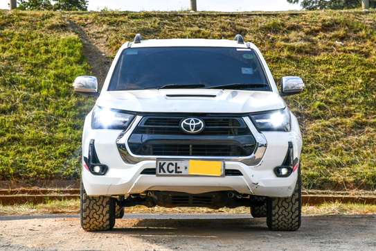 TOYOTA HILUX DOUBLE CAB image 2