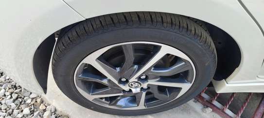 Toyota Vitz GR hybrid white 2018 2wd image 9