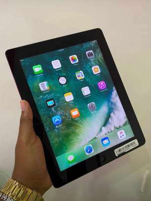 iPad 4 tablet image 1