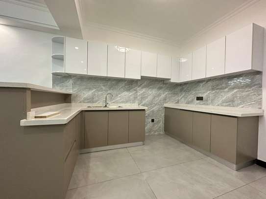 3 Bed Apartment with En Suite in Lavington image 6