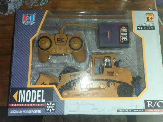 Remote controlled Caterpillar Bulldozer. Rechargeable. image 2
